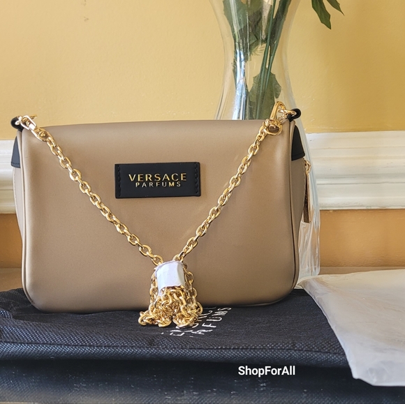 Versace - Picture 3 of 12